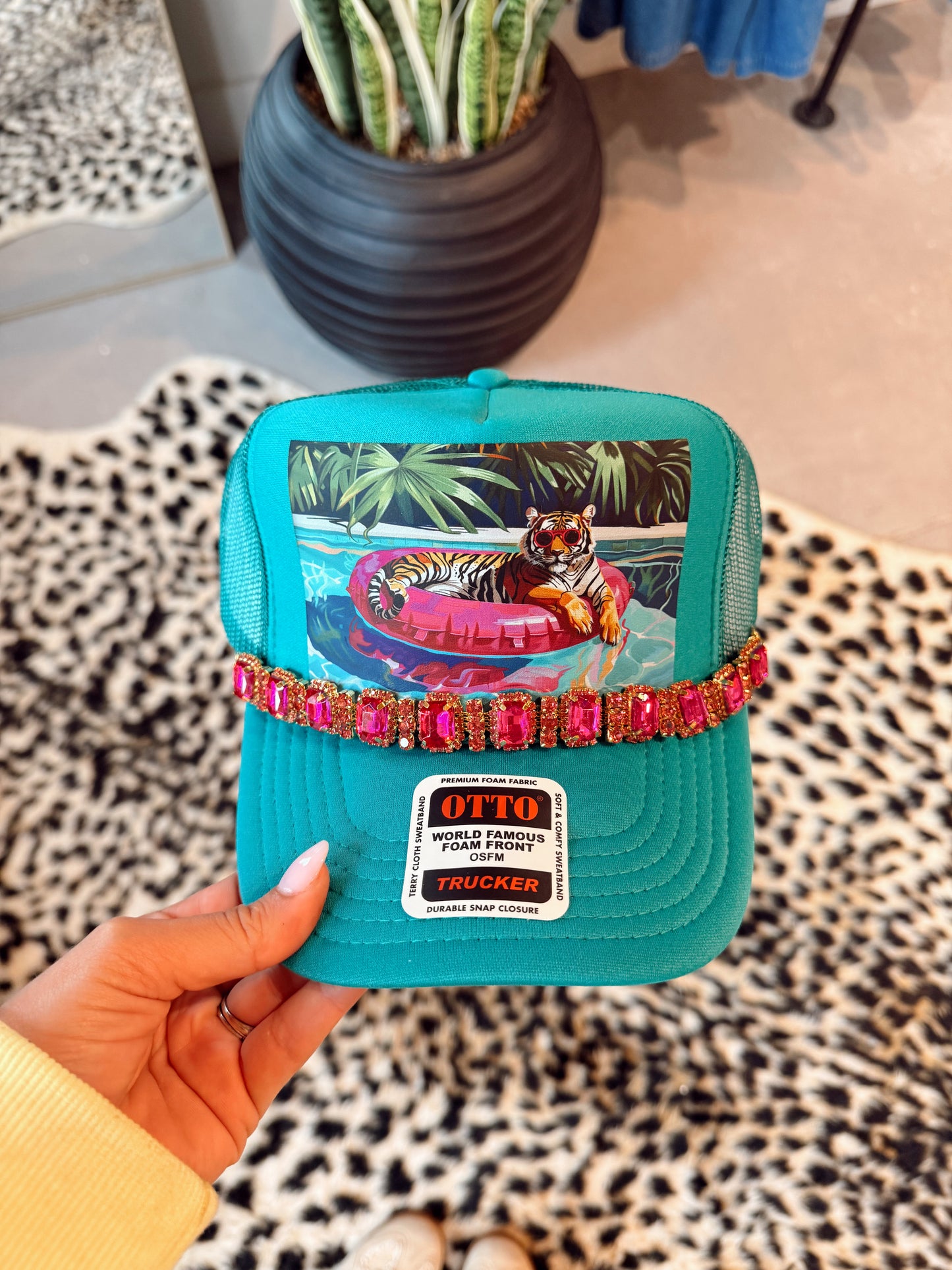 Poolside Tiger Hat W/ Chain