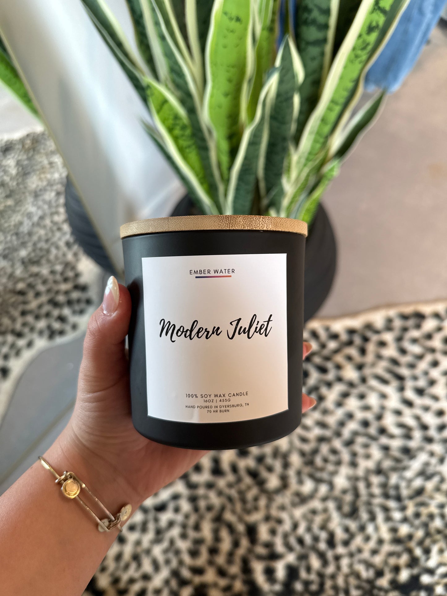 Modern Juliet Candle