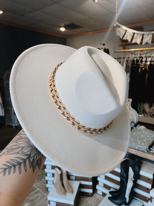 Chunky Gold Chain Hat (Ivory)