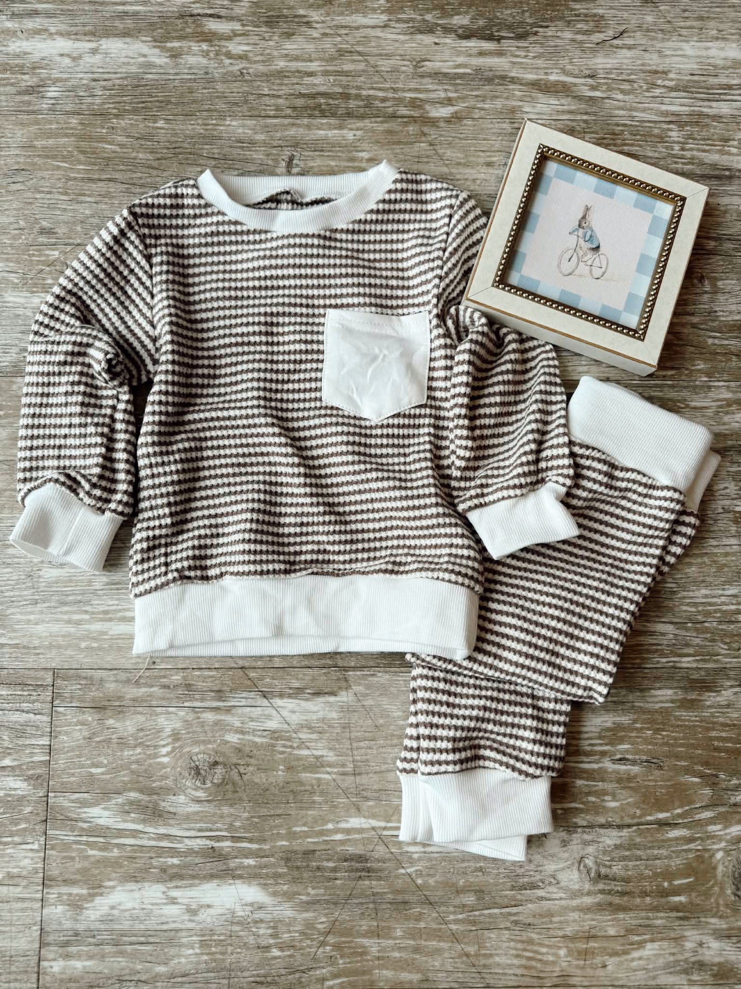 Brown & White Stripe Pocket Set