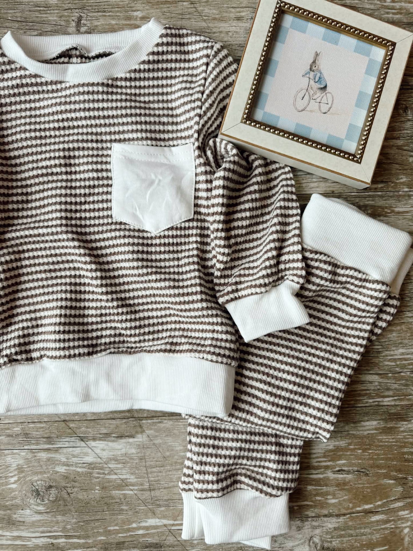 Brown & White Stripe Pocket Set