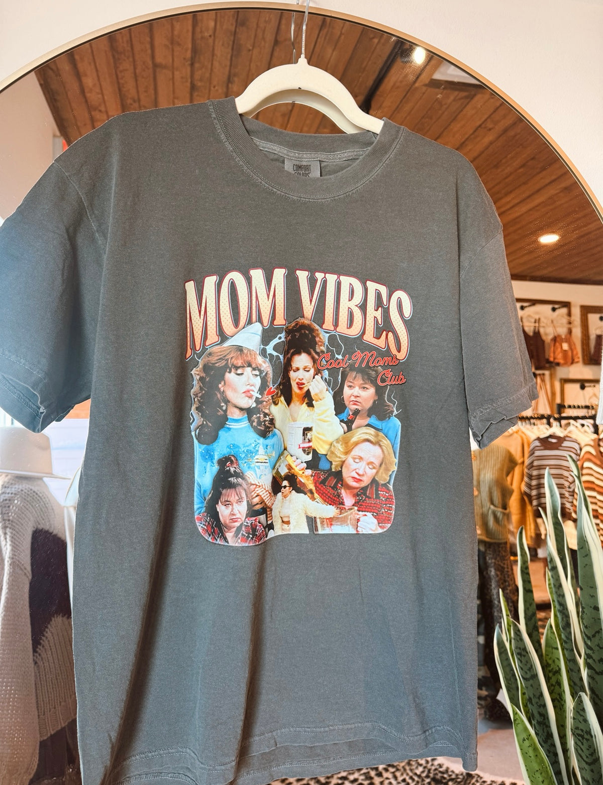 Mom Vibes Tee