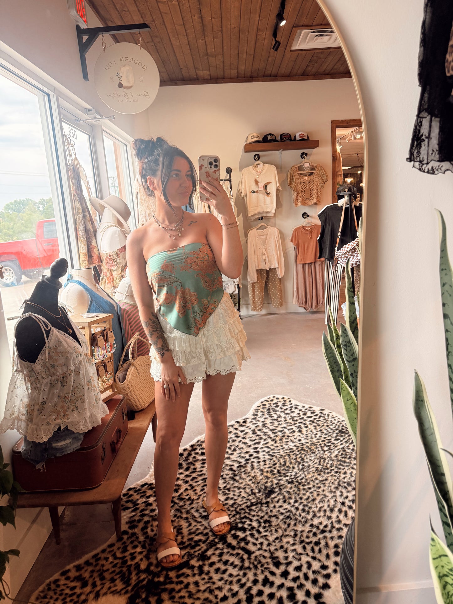 Ruffle Lace Shorts (Cream)