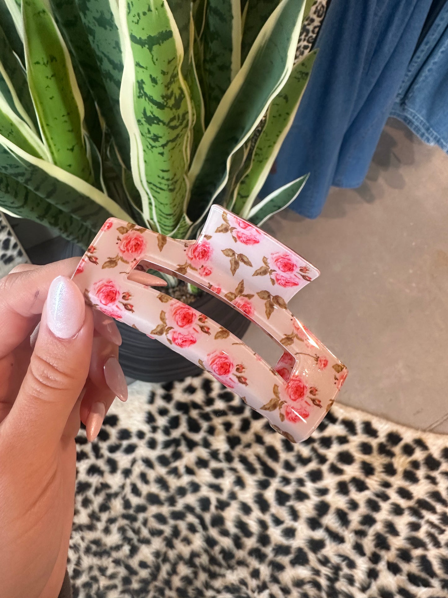White Floral Claw Clip